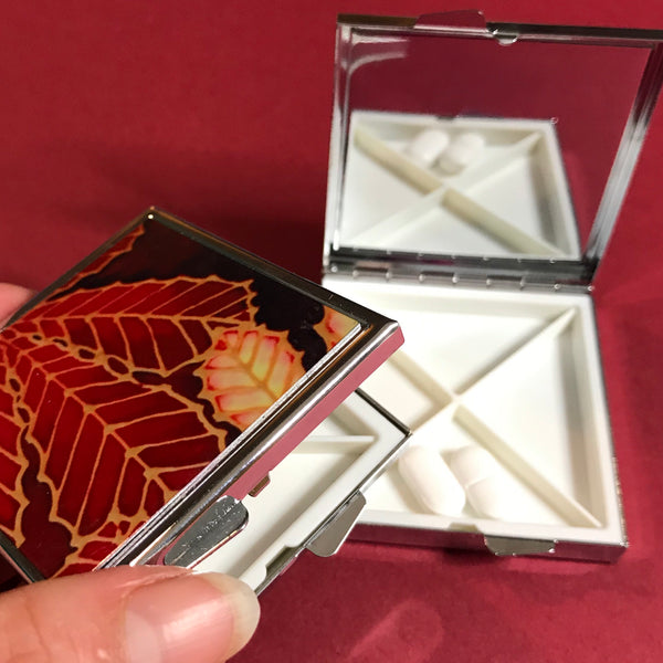 Red Horsechestnut Leaf Large Pill Box - Stud Earing Jewellery Box