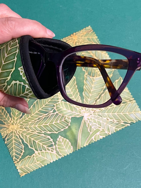 green leaves glasses case and cleaning cloth. soft spectacles cover. phone computer screen cleaning cloth. Horsechestnut leaves reading glasses case. tree lovers gift. gardeners gift. nature lovers gift. gift for him. book lovers gift.