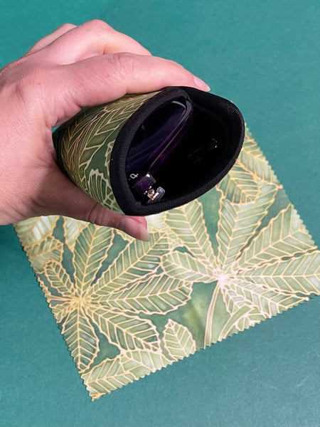 green leaves glasses case and cleaning cloth. soft spectacles cover. phone computer screen cleaning cloth. Horsechestnut leaves reading glasses case. tree lovers gift. gardeners gift. nature lovers gift. gift for him. book lovers gift.