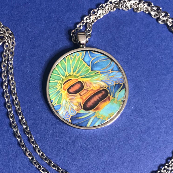 bumble bee pendant necklace