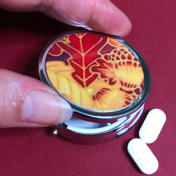Red Oak Leaves and Acorn Pill Box - Pretty Red Round Box - Stud Earing Jewellery Box - red Butterflies